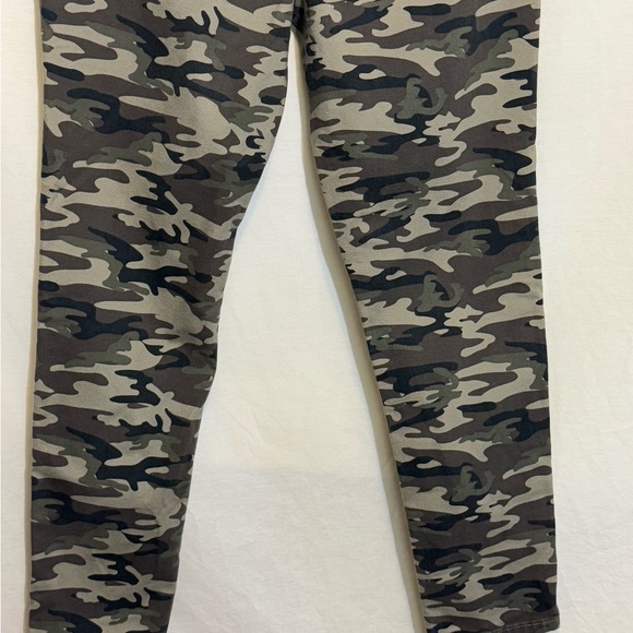 B-175 No Boundaries Cream Brown & Black Camo High Rise Skinny Jeans‎ Size 13 - Picture 7 of 14